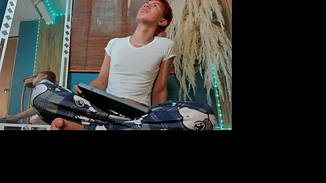 Snapshot of daveel_hot chatting on 24, 9, 2025 daveel hot online show from 24, 9, 2025
