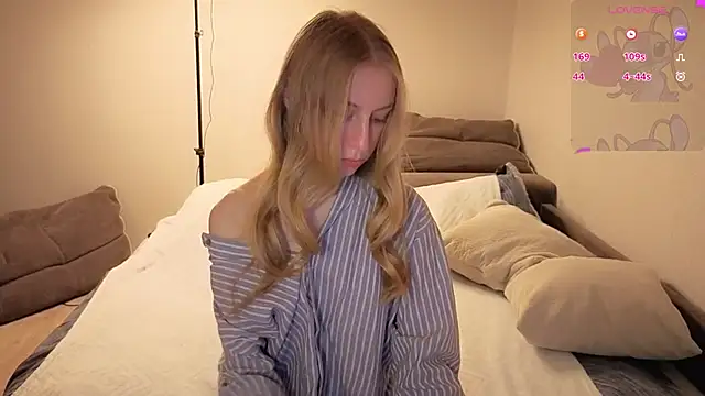 Snapshot of Sweet_xx_Gold chatting on 18, 11, 2025 Sweet xx Gold online show from 18, 11, 2025