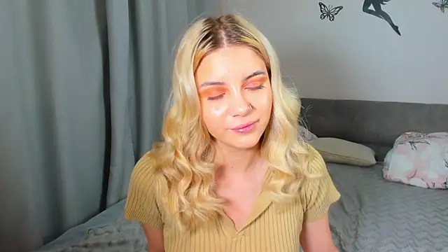 Snapshot of BlissBoardley chatting on 14, 10, 2025 BlissBoardley online show from 14, 10, 2025