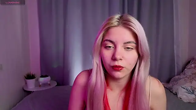 Snapshot of BlissBoardley chatting on 11, 11, 2025 BlissBoardley online show from 11, 11, 2025