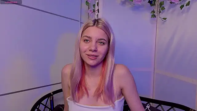 Snapshot of BlissBoardley chatting on 16, 11, 2025 BlissBoardley online show from 16, 11, 2025