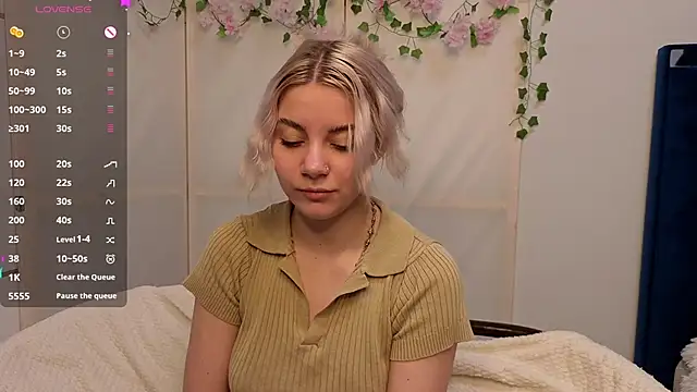 Snapshot of BlissBoardley chatting on 23, 11, 2025 BlissBoardley online show from 23, 11, 2025