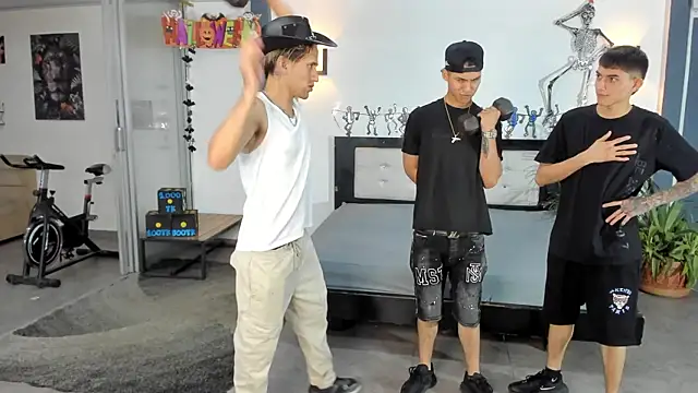 Snapshot of Playhardsex_ chatting on 11, 10, 2025 Playhardsex online show from 11, 10, 2025