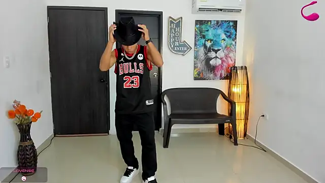 Snapshot of Playhardsex_ chatting on 14, 11, 2025 Playhardsex online show from 14, 11, 2025