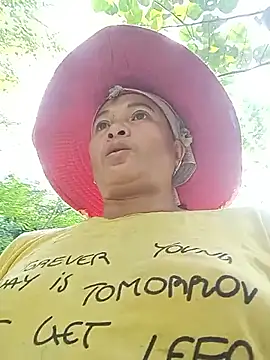 Snapshot of Love-Mama33 chatting on 13, 10, 2025 Love-Mama33 online show from 13, 10, 2025