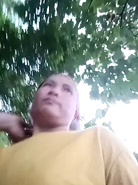 Snapshot of Love-Mama33 chatting on 20, 10, 2025 Love-Mama33 online show from 20, 10, 2025