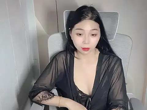 Strawberry18x online show from 3, 10, 2025