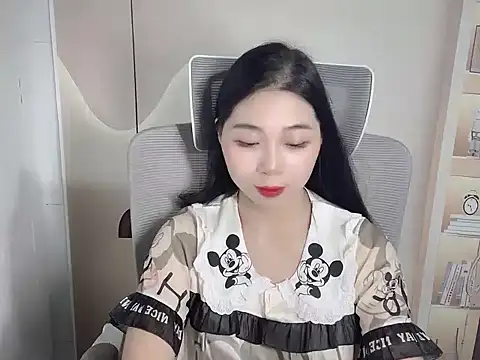 Strawberry18x online show from 6, 10, 2025