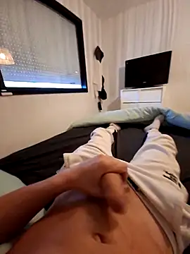 Snapshot of Yoaannn chatting on 28, 10, 2025 Yoaannn online show from 28, 10, 2025