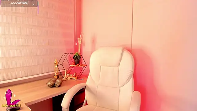 Emma  clark  online show from 31, 10, 2025