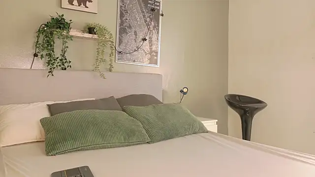 Nickifox   online show from 21, 10, 2025