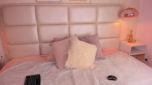 Natt Clark online show from 24, 10, 2025