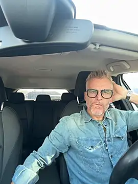 Axl hot online show from 20, 9, 2025