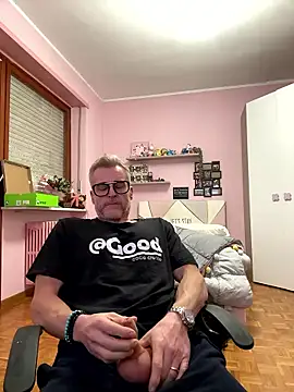 Axl hot online show from 11, 1, 2026