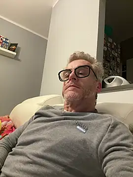 Axl hot online show from 23, 2, 2026