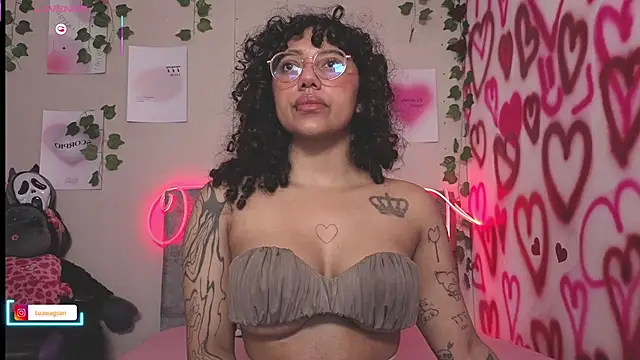 Snapshot of LuckySwagson chatting on 14, 11, 2025 LuckySwagson online show from 14, 11, 2025