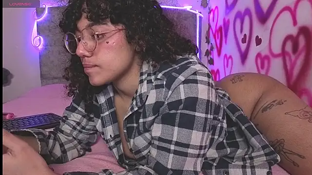 Snapshot of LuckySwagson chatting on 16, 11, 2025 LuckySwagson online show from 16, 11, 2025