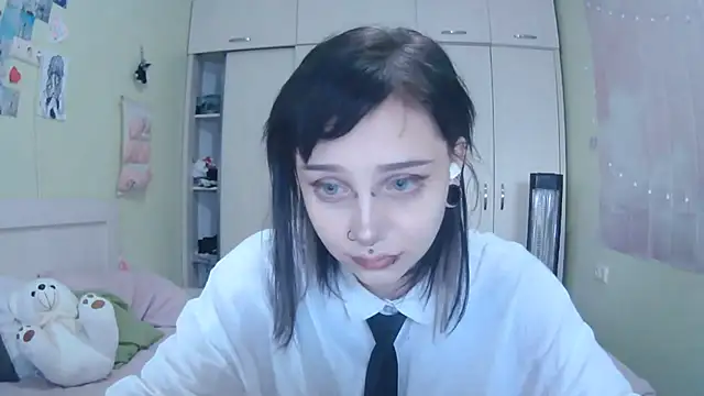 SineKiraReal online show from 8, 10, 2025