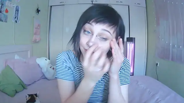 SineKiraReal online show from 15, 10, 2025