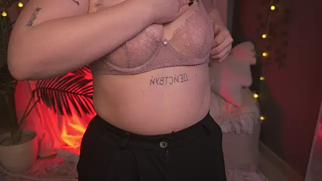 Snapshot of Sense_Of_Rosemary chatting on 16, 12, 2025 Sense Of Rosemary online show from 16, 12, 2025