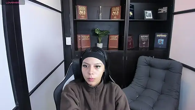 IvonnePrince  online show from 4, 10, 2025