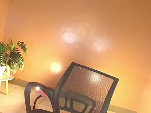 Snapshot of seductivehugecumontopx chatting on 12, 11, 2025 seductivehugecumontopx online show from 12, 11, 2025