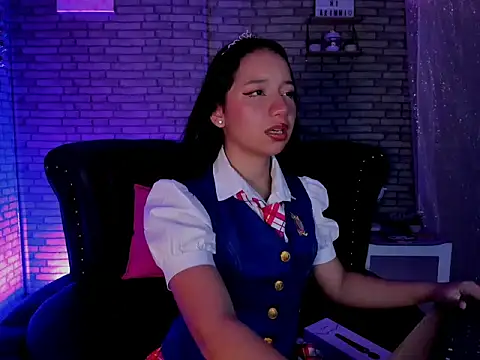 akimy teen online show from 7, 10, 2025