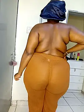 Snapshot of QUEEN_DIVAXX chatting on 13, 10, 2025 QUEEN DIVAXX online show from 13, 10, 2025