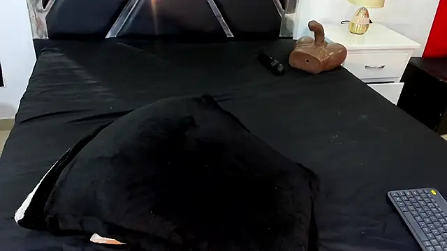 Snapshot of Michelle_Lewis_ chatting on 23, 10, 2025 Michelle Lewis online show from 23, 10, 2025