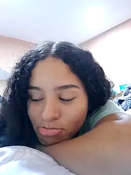 Snapshot of ValentinaMartel chatting on 19, 10, 2025 ValentinaMartel online show from 19, 10, 2025