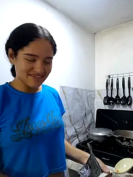 Snapshot of ValentinaMartel chatting on 21, 10, 2025 ValentinaMartel online show from 21, 10, 2025