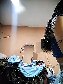 Snapshot of ValentinaMartel chatting on 5, 11, 2025 ValentinaMartel online show from 5, 11, 2025