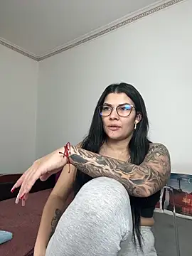 MiaKiittyy online show from 5, 1, 2026