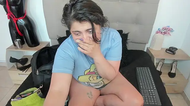 TifanyAmazinng online show from 8, 9, 2025