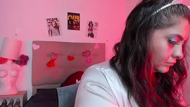 TifanyAmazinng online show from 6, 3, 2026