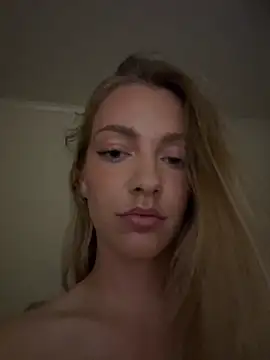 Snapshot of blondebaddi chatting on 22, 10, 2025 blondebaddi online show from 22, 10, 2025