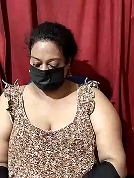 Snapshot of surekha-30 chatting on 4, 10, 2025 surekha-30 online show from 4, 10, 2025