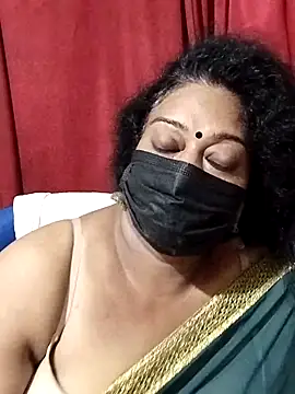 Snapshot of surekha-30 chatting on 17, 10, 2025 surekha-30 online show from 17, 10, 2025