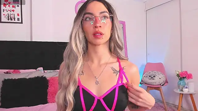 Snapshot of Aryane_art_ chatting on 5, 11, 2025 Aryane art online show from 5, 11, 2025