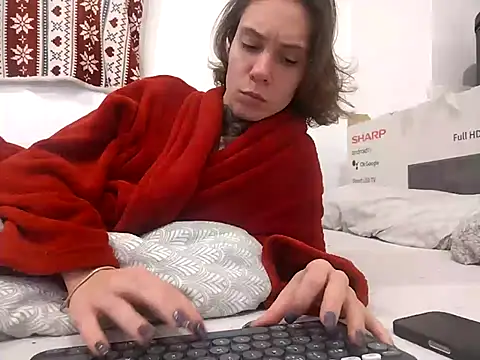 HoneySquirrel online show from 26, 10, 2025