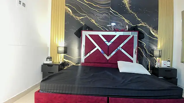 VioletRose as online show from 9, 11, 2025