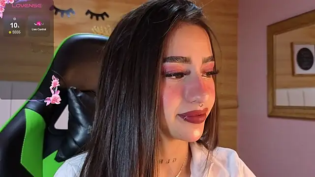 Abril Velvet a  online show from 23, 11, 2025