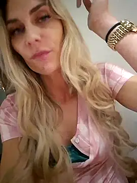 Snapshot of Melody1600 chatting on 5, 11, 2025 Melody1600 online show from 5, 11, 2025