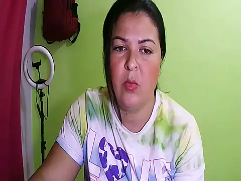 Snapshot of anapaulaa chatting on 17, 10, 2025 anapaulaa online show from 17, 10, 2025