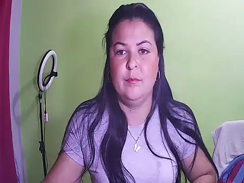 Snapshot of anapaulaa chatting on 3, 11, 2025 anapaulaa online show from 3, 11, 2025