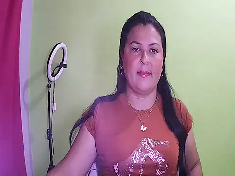 Snapshot of anapaulaa chatting on 4, 11, 2025 anapaulaa online show from 4, 11, 2025