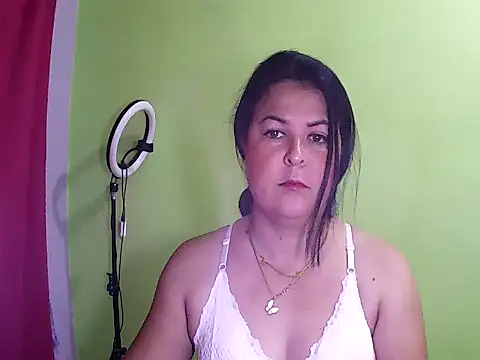 Snapshot of anapaulaa chatting on 7, 11, 2025 anapaulaa online show from 7, 11, 2025