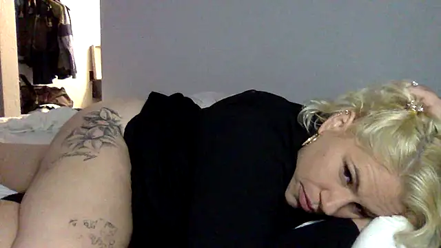 Snapshot of toomuchofafreak chatting on 8, 9, 2025 toomuchofafreak online show from 8, 9, 2025