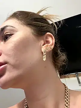 Snapshot of KaseyQuinn_ chatting on 12, 11, 2025 KaseyQuinn online show from 12, 11, 2025