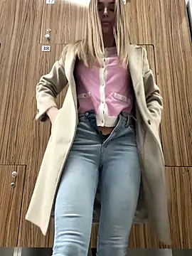 Snapshot of KaseyQuinn_ chatting on 21, 11, 2025 KaseyQuinn online show from 21, 11, 2025